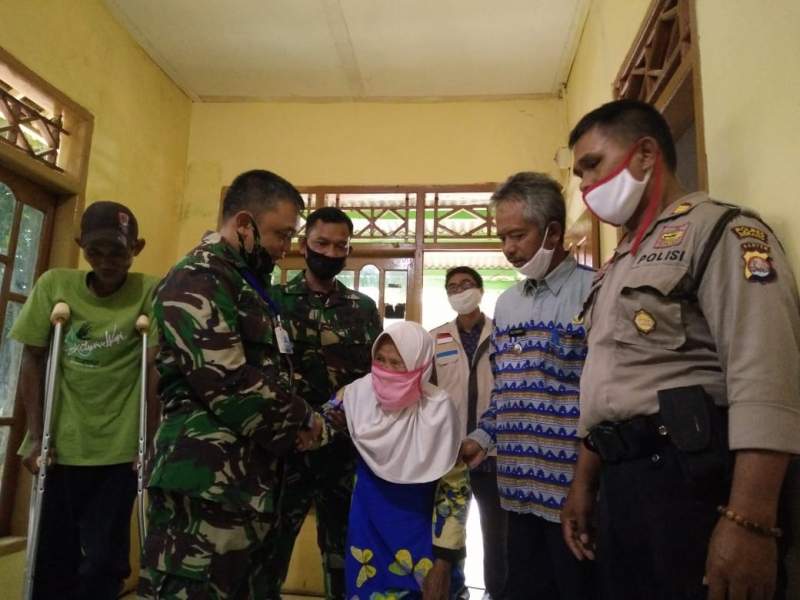 Bedah Rumah Nenek Sumi, Denhubrem 064/MY Tebar Kebahagiaan