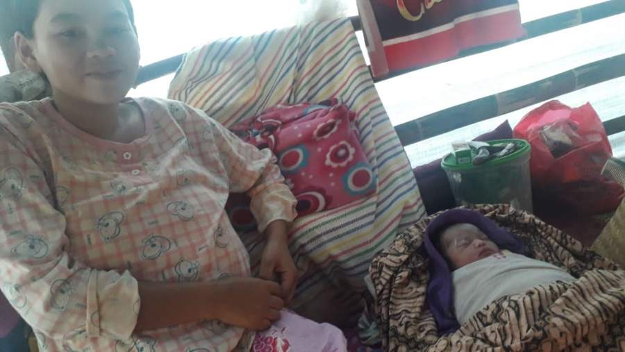 Bayi Lahir di Huntara 1 Cigobang, PUB Donasikan Bantuan