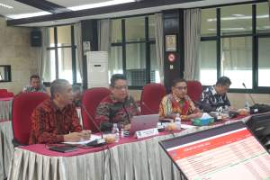 Walikota Tebing Tinggi, Syarmadani menyampaikan capaian kinerja dihadapan Kemendagri.