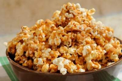 Membuat Popcorn Caramel, Cemilan Manis yang Mudah Dibuat