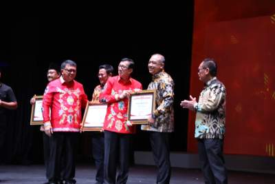 Zaki Terima Penghargaan Dari Menteri Hukum dan HAM RI