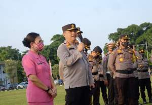Asops Kapolri Irjen Agung Setya Imam Effendi saat memberikan pengarahan ke jajaran anggota kepolisian di Jakarta.