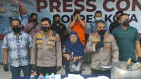 Pabrik Ciu Beromzet Puluhan Juta Digrebek Polisi