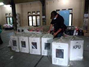 H-1 Jelang Pencoblosan, Ketua PPK Tirtayasa :Pulau Tunda Diutamakan Distribusi Logistik