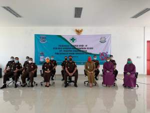 Menuju Indonesia Sehat Kejari Tangsel Lakukan Vaksinasi Covid-19