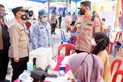 Kapolresta Tangerang Tinjau Vaksinasi di Polsek Panongan