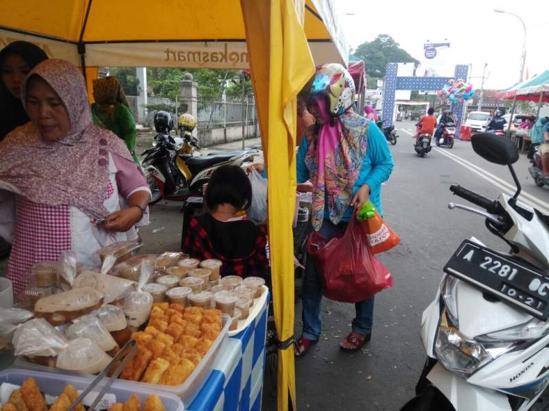 Balong Ranca Lentah Pusat Jajanan Takjil di Rangkasbitung
