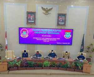 Hadiri Rapat Paripurna DPRD, Mad Romli Bacakan Jawaban Pandangan Fraksi