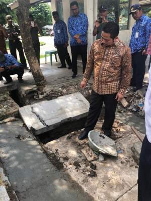 Walikota Tangerang Tinjau Pembangunan Drainase Di Larangan