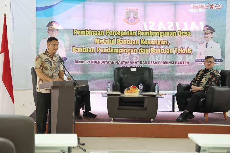 Plh Sekda Provinsi Banten Deden Apriandhi Hartawan Buka Sosialisasi Bantuan Keuangan Desa Provinsi Banten Tahun 2025