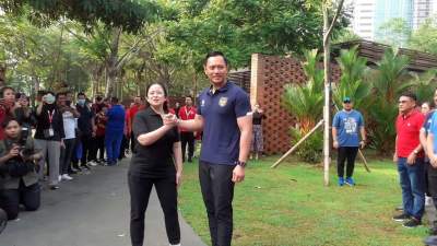 Momen AHY dan Puan Maharani berjumpa santai di Plataran Hutan Kota di area GBK, Jakarta, Minggu (18/6/2023) pagi.