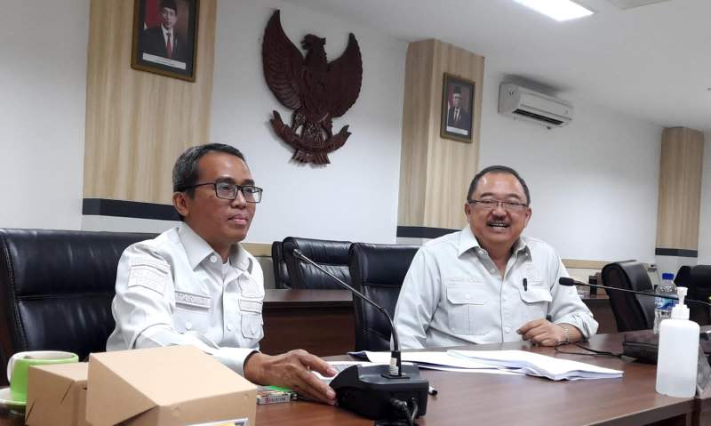 Wakil Ketua Bapemperda DPRD Tangsel, Tarmizi dan Ketua Fraksi Demokrat, Rizki Jonis.