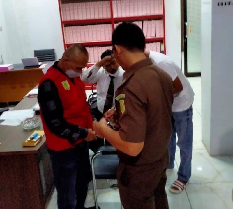 Ditetapkan Tersangka Oleh Jaksa, Kadispora Kota Serang Ditahan