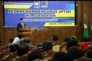 Gubernur Banten Wahidin Halim (WH) saat pelantikan Pengurus Asosiasi Perguruan Tinggi Swasta Indonesia (APTISI) Wilayah VI Provinsi Banten periode 2017-2021