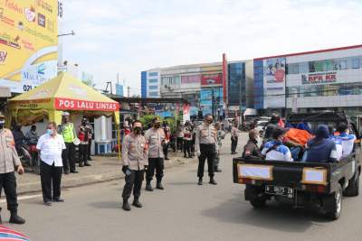 Polda Banten Kawal Aksi Unras Damai Buruh Terkait UU Cipta Kerja Dengan Terapkan Prokes