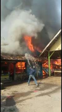 10 Kios Di Pasar Cileles Habis Terbakar