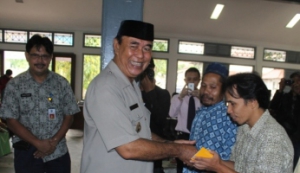 Sebanyak 445 Warga Pandeglang Terima Bantuan Dari Kemenpera