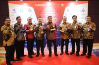 Bupati Maesyal Rasyid Terima Penghargaan Top Pembina BUMD di Ajang TOP BUMD Awards 2025