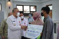 Zaki Simbolis Serahkan Santunan BPJS Ketenagakerjaan