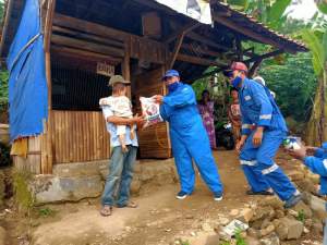 Demokrat Peduli Corona, Semprot Disinfektan Hingga Bagi Bagi Sembako