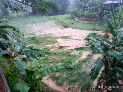 Kampung Cihareno Terendam Air Bercampur Lumpur