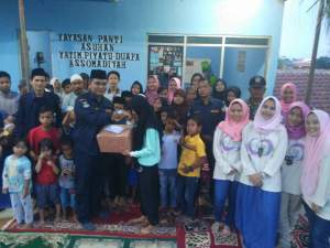 Karang Taruna Pasar Kemis Santuni Yatim Piatu dan Kaum Duafa