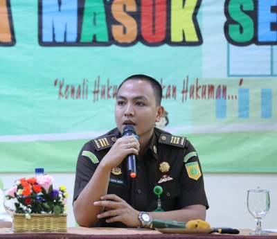 Kasie Intel Kejari Tangsel M Taufik Akbar