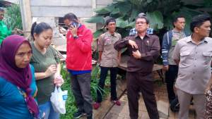 : Anggota DPRD Tangsel, Sukarya bersama warga dan Tagana saat ninjau banjir di RT 005/02 Kelurahan Sawah, Ciputat.