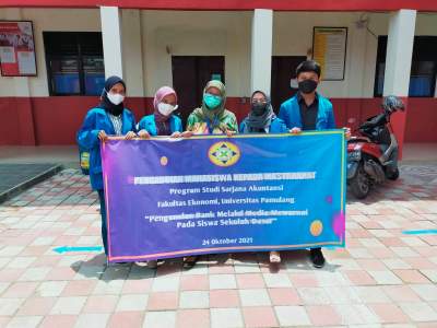 Mahasiswa UNPAM Kenalkan Bank kepada Siswa Sekolah Dasar Ajari untuk Mulai Menabung di Celengan