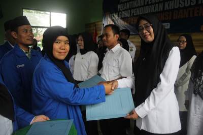 Ketua PD IGPKI Banten Mabruroh saat melantik peserta IGPKI Banten