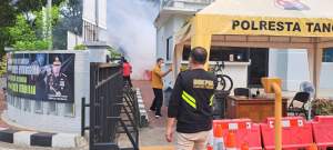 Cegah DBD, Sidokkes Polresta Tangerang Fogging