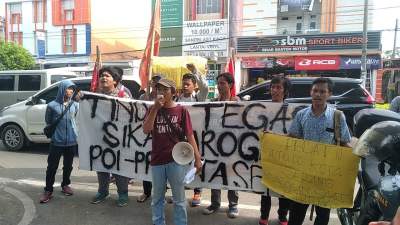 Diduga Mabuk Saat Lakukan Penetiban Dan Bertindak Arogan, Puluhan Mahasiswa Serbu Satpol PP