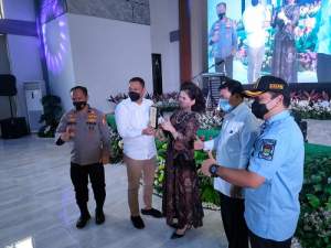 Rutin Sosialisasi Pencegahan Korupsi, Kajari Kabupaten Tangerang Disematkan Sebagai Bunda Desa