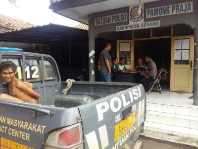 Dicurigai Incar Ustad, Orang Gila Ditangkap Warga