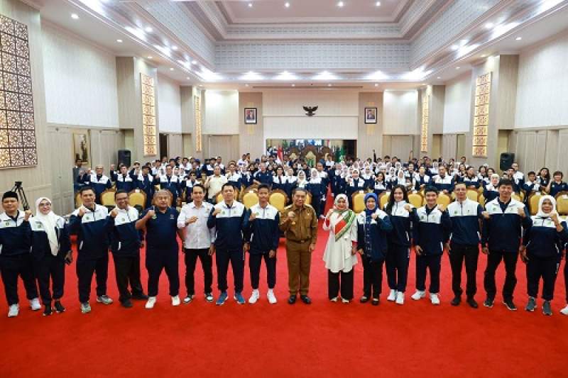 Pj Gubernur Al Muktabar Lepas Kontingen Provinsi Banten Pada Fornas VII 2023 Bandung