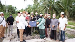 Plt Wali Kota Tanjungbalai Saksikan Serah Terima Bantuan Program Sosial