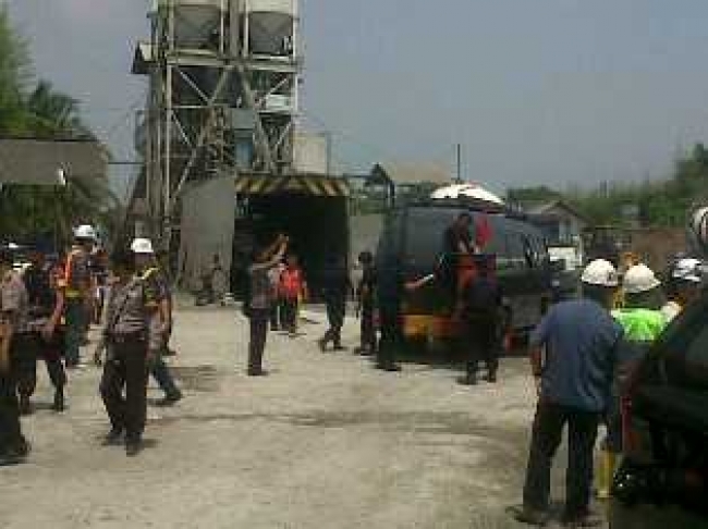 Granat nanas di Temukan di Gudang Holcim,Balaraja,Kab Tangerang