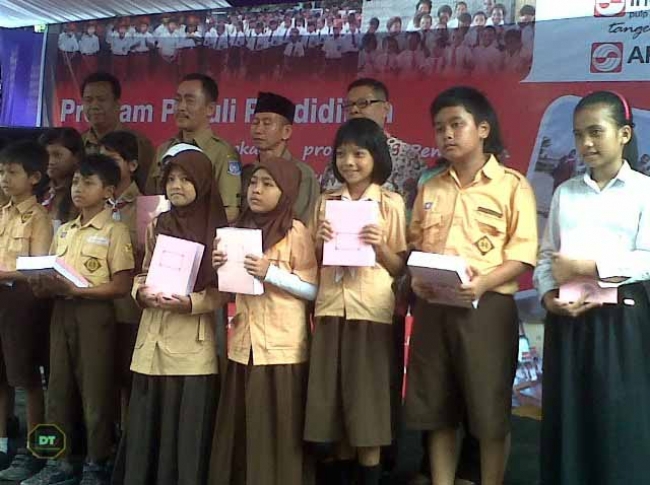 PT IKPP Bagikan Ribuan Buku Gratis Di 17 SDN