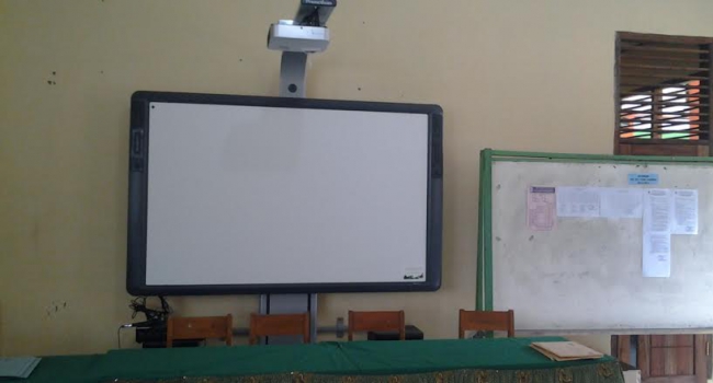 Pengadaan IWB Ditenggarai Terjadi &lsquo;Mark Up&rsquo;