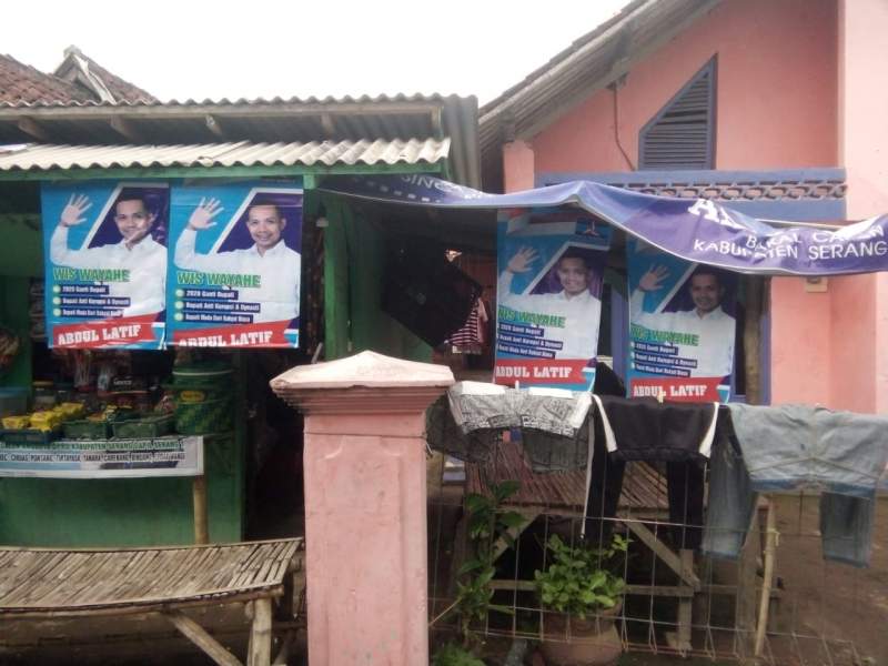 Pilbup Serang, Abdul Latif Tebar Spanduk dan Baner di Wilayah Kabupaten Serang