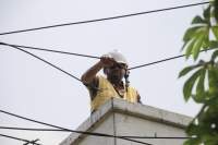 Sachrudin Respon Keluhan Warga, Penataan Kabel Fiber Optik yang Semerawut dan Perkuat Turap