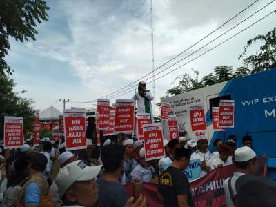 Berlaku Jujur dan Transparan FPUI Banten Geruduk KPU Banten
