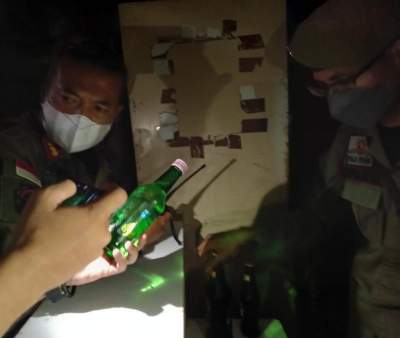 Bulan Puasa Satpol PP Tangsel Grebek Warem