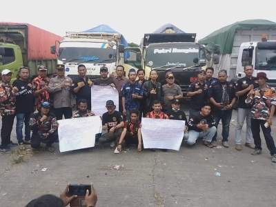 Protes Truk Tanah, Puluhan Ormas di Balaraja Gelar Aksi Unjuk Rasa