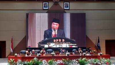 Pj Gubernur Provinsi Banten, Al Muktabar dalam sambutannya pada rapat paripurna HUT ke 15 Kota Tangsel di Gedung DPRD.
