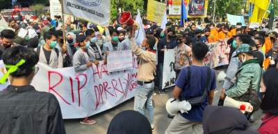 Mahasiswa Cilegon Minta Ketua DPRD Cilegon Lakukan Yudisium Review Ke Pemerintah Pusat