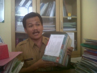 Buku Kurikulum 2013 Lambat, Guru Ajarkan Murid Menggunakan CD