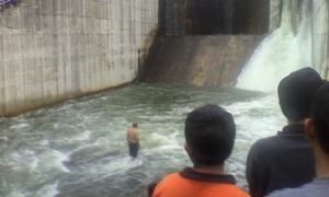 Mayat Tanpa Identitas Mengapung di Bendungan Situ Gintung