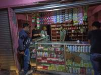 Toko Kosmetik di Jayanti Digeledah Polisi