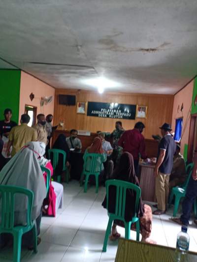 Ratusan Warga Desa Klutuk Terima Bansos Covid 19 Dari Kemensos